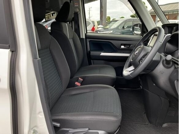 2023 Toyota Roomy I Рестайлинг, белый, 900000 рублей - вид 5