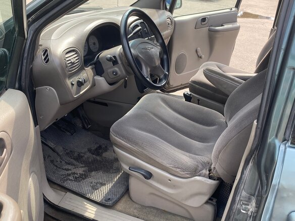 2001 Chrysler Voyager IV, серый, 255000 рублей - вид 8