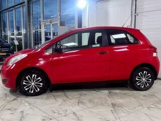 2010 Toyota Yaris II Рестайлинг, красный, 479000 рублей, вид 3