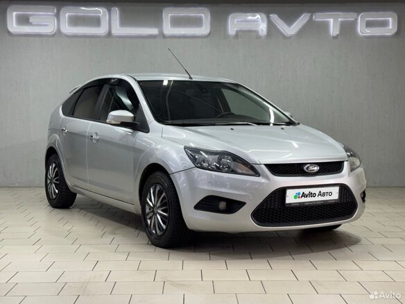 2009 Ford Focus II Рестайлинг, серебристый, 750000 рублей - вид 2
