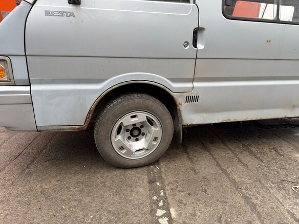 1996 Kia Besta, серебристый, 302000 рублей - вид 3