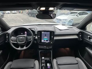 2024 Volvo XC40 I Рестайлинг, белый, 3085339 рублей, вид 5