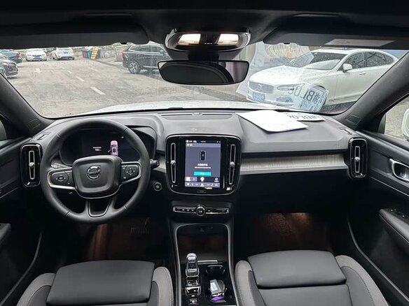 2024 Volvo XC40 I Рестайлинг, белый, 3085339 рублей - вид 4