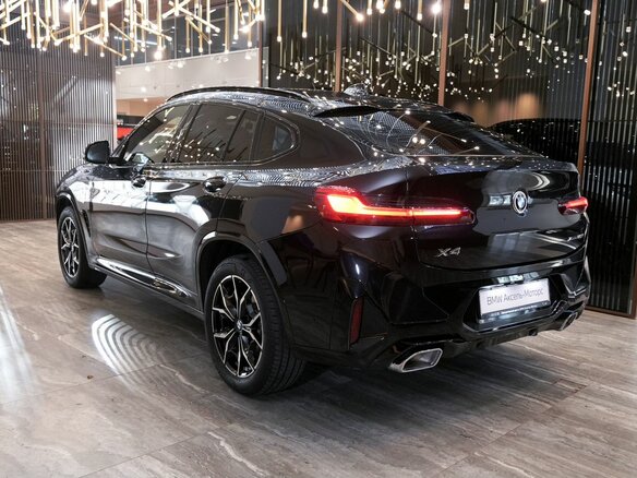 2024 BMW X4 20i II (G02) Рестайлинг, чёрный, 7220000 рублей - вид 4