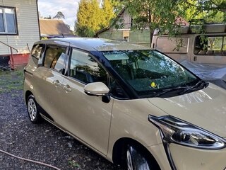 2020 Toyota Sienta II Рестайлинг, бежевый, 1550000 рублей, вид 3