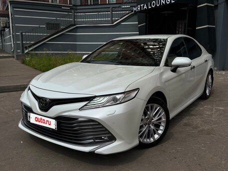 2020 Toyota Camry VIII (XV70), белый, 2870000 рублей, вид 1