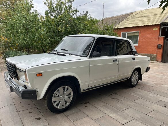 2004 Lada (ВАЗ) 2107, белый - вид 3