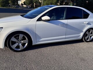 2018 Skoda Octavia III (A7) Рестайлинг, белый, 1800000 рублей, вид 3