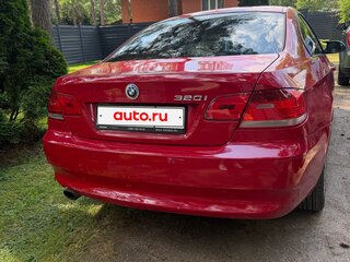 2009 BMW 3 серии 320i V (E90/E91/E92/E93), красный, 900000 рублей, вид 3