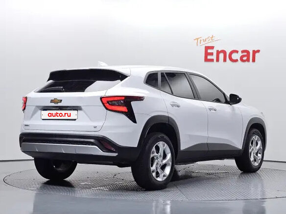 2023 Chevrolet Trax II, белый - вид 2