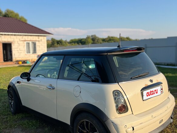 2004 Mini Hatch Cooper I (R50), белый - вид 4