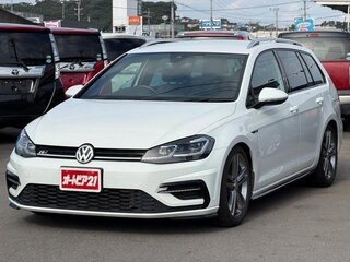 2017 Volkswagen Golf VII Рестайлинг, белый, 1510999 рублей, вид 2