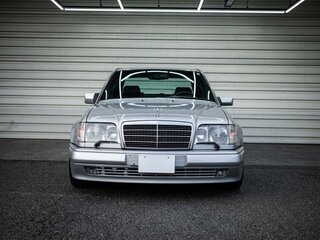 1994 Mercedes-Benz E-Класс AMG 60 AMG I (W124), серебристый, 61000000 рублей, вид 2