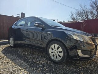 2013 Kia Rio 4-speed III, чёрный, 1050000 рублей, вид 1