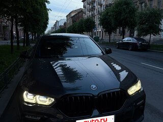 2021 BMW X6 40i III (G06), серый, 7200000 рублей, вид 2
