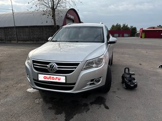 2011 Volkswagen Tiguan I, серебристый, 1000000 рублей, вид 2