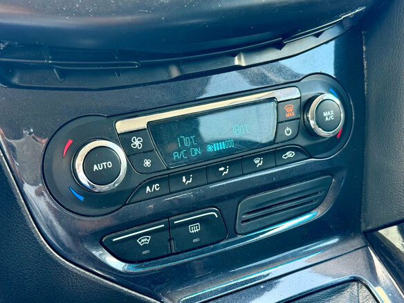 2013 Ford Focus III, красный - вид 13