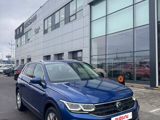 2021 Volkswagen Tiguan II Рестайлинг, синий, 3050000 рублей, вид 4