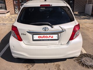 2011 Toyota Vitz III (XP130), белый, 510000 рублей, вид 4