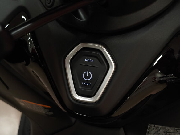 2025 Yamaha TMAX, чёрный, 1645000 рублей - вид 9