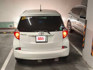 2010 Toyota Ractis II, белый, 1010000 рублей, вид 3