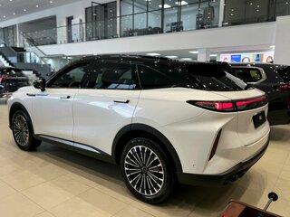 2025 Exeed RX, белый, 5490000 рублей, вид 4