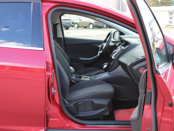 2012 Ford Focus III, красный - вид 19