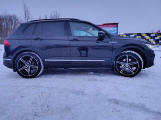 2021 Volkswagen Tiguan II Рестайлинг, чёрный, 2400000 рублей, вид 3