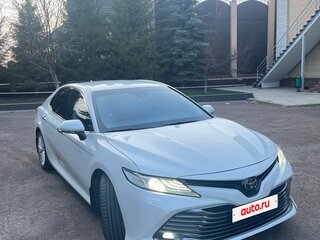 2018 Toyota Camry VII (XV50) Рестайлинг 2, белый, 2850000 рублей, вид 3