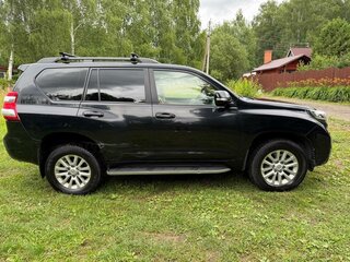2014 Toyota Land Cruiser Prado 150 Series Рестайлинг 1, чёрный, 2800000 рублей, вид 3