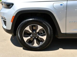 2025 Jeep Grand Cherokee V (WL), серебристый, 6673588 рублей, вид 5