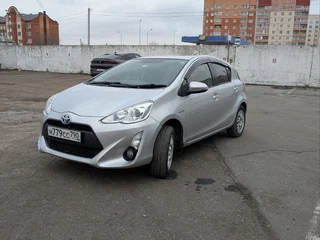 2016 Toyota Aqua I Рестайлинг, серебристый, 850000 рублей, вид 1
