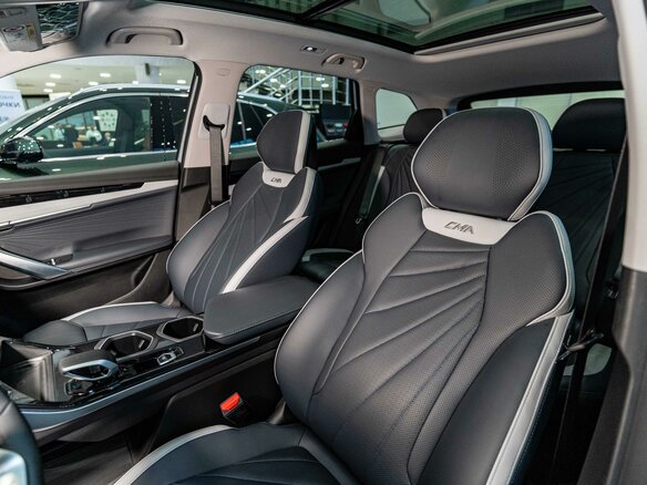 2025 Geely Atlas II, серебристый, 3997651 рублей - вид 15