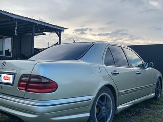 2000 Mercedes-Benz E-Класс 200 II (W210, S210) Рестайлинг, серебристый, 550000 рублей, вид 3