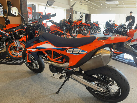 2024 KTM 690 SMC R, оранжевый, 1200000 рублей - вид 5