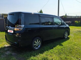 2019 Toyota Voxy III (R80) Рестайлинг, синий, 1690000 рублей, вид 4