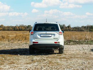 2013 Mitsubishi Outlander III, белый, 1149000 рублей, вид 4