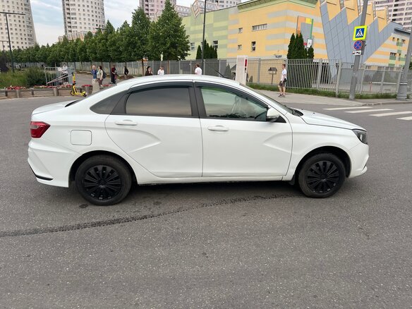 2018 Lada (ВАЗ) Vesta I, белый, 680000 рублей - вид 3