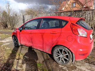 2019 Ford Fiesta Mk6 Рестайлинг, красный, 950000 рублей, вид 4