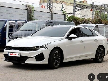 2023 Kia K5 III Рестайлинг, белый, 2600000 рублей, вид 1