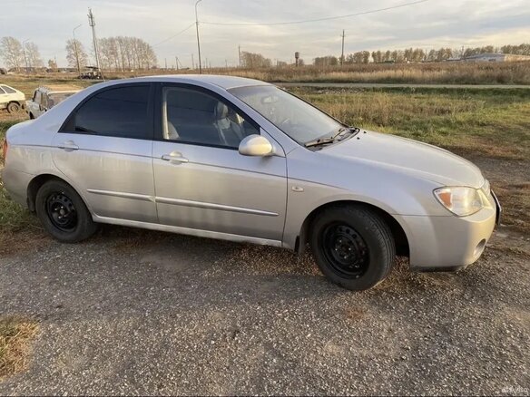 2005 Kia Cerato I, серебристый, 365000 рублей