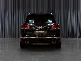 2016 Volkswagen Touareg II Рестайлинг, чёрный, 3099000 рублей, вид 4