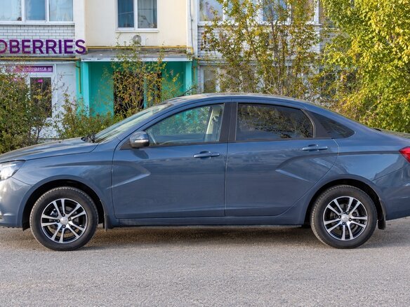 2018 Lada (ВАЗ) Vesta I, синий, 980000 рублей - вид 2