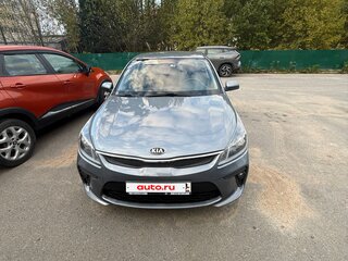 2019 Kia Rio IV, серый, 900000 рублей, вид 1