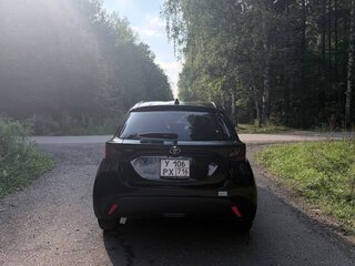 2022 Toyota Yaris IV, чёрный, 1210000 рублей, вид 3