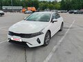 2021 Kia K5 III, белый, 2450000 рублей - вид 1