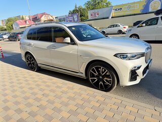 2022 BMW X7 40d I (G07), белый, 8500000 рублей, вид 1