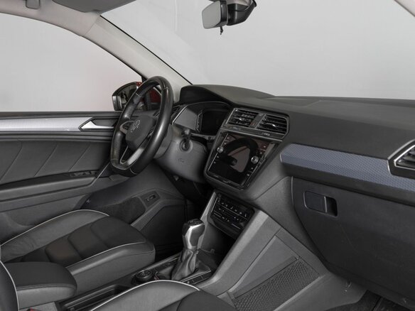 2021 Volkswagen Tiguan II Рестайлинг, красный - вид 6