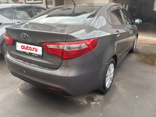 2013 Kia Rio 4-speed III, серый, 915000 рублей, вид 5