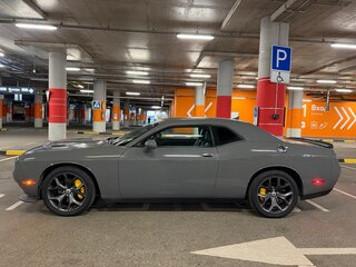 2018 Dodge Challenger III Рестайлинг 2, серый, 3600000 рублей, вид 4